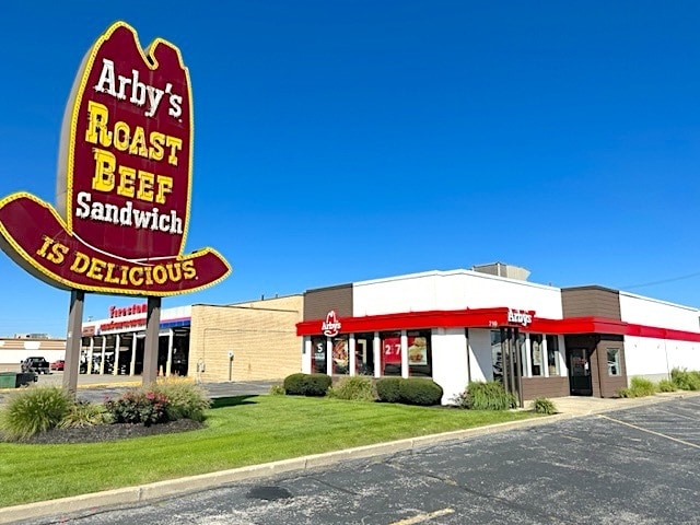 More Photos Of 822 W McKinley Ave, Mishawaka Unknown For Lease