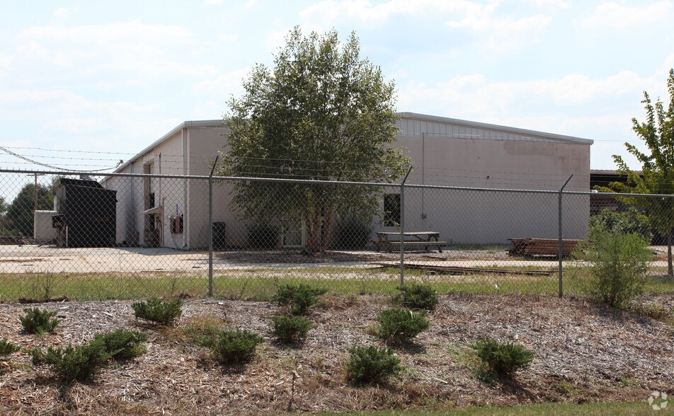 More Photos Of 130 Pine Grove Rd, Locust Grove Warehouse For Lease