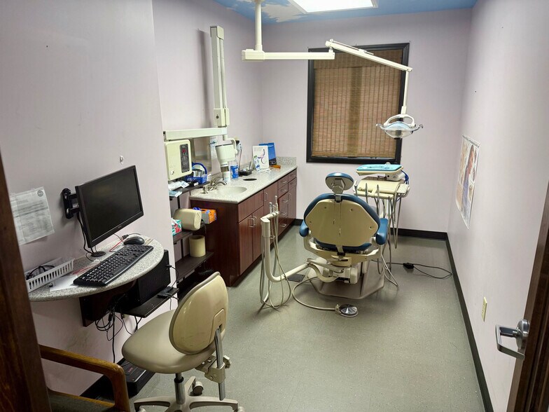 More Photos Of 1637 Portage Ave, South Bend Medical For Sale