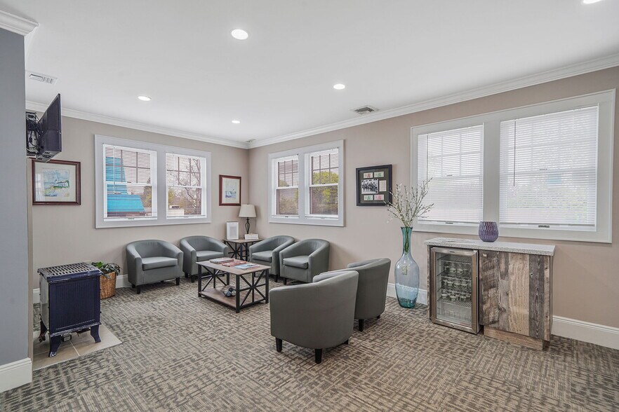More Photos Of 2983 Long Beach Rd, Oceanside Medical For Sale