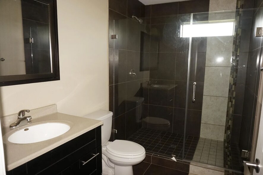 More Photos Of 1005 Main St, Gladstone Apartments For Sale