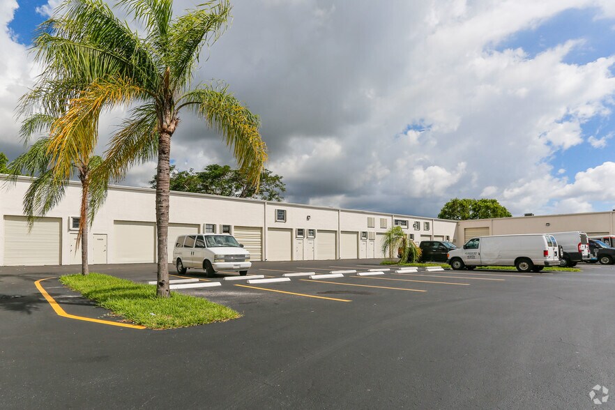 More Photos Of 13879-13981 SW 140th St, Miami Warehouse For Lease
