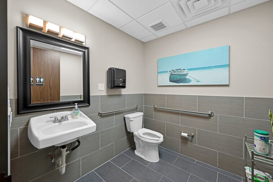 More Photos Of 1300 Rayford Park Rd, Spring Light Distribution For Sale