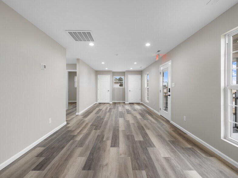 More Photos Of 3261 New Bern Hwy, Jacksonville Light Distribution For Sale