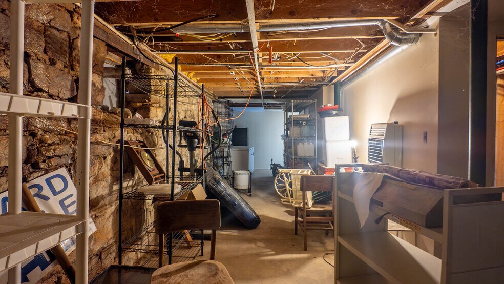 More Photos Of 385 Main St, Mammoth Spring General Retail For Sale