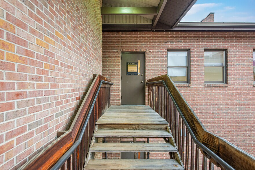 More Photos Of 59 E Mill Rd, Long Valley Office For Sale