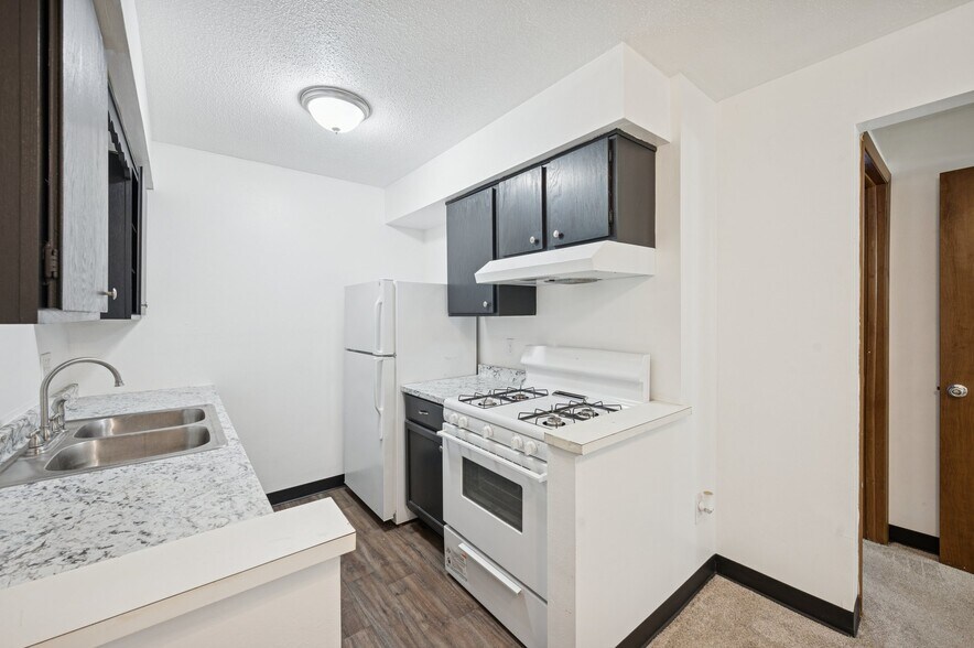 More Photos Of 2061 Tremainsville Rd, Toledo Apartments For Sale