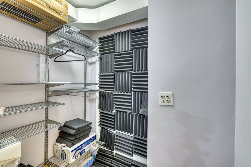 More Photos Of 10 Old Mamaroneck Rd, White Plains Office For Sale