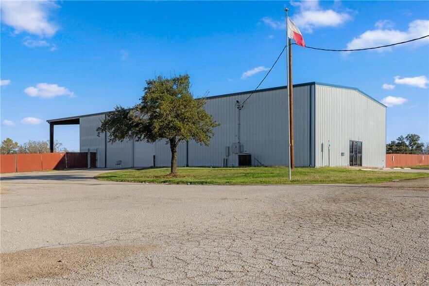 More Photos Of 108 San Jacinto Ln, Bryan Warehouse For Lease