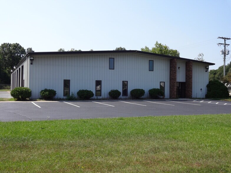 Primary Photo Of 1835 Leer Dr, Elkhart Industrial For Lease
