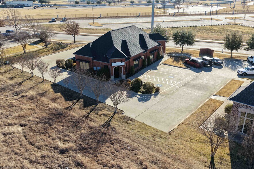 More Photos Of 115 Park Place Ct, Waxahachie Office For Lease