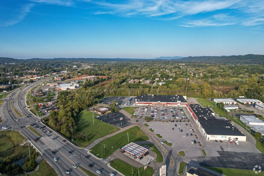 More Photos Of 7108-7202 Maynardville Pike, Knoxville General Retail For Lease