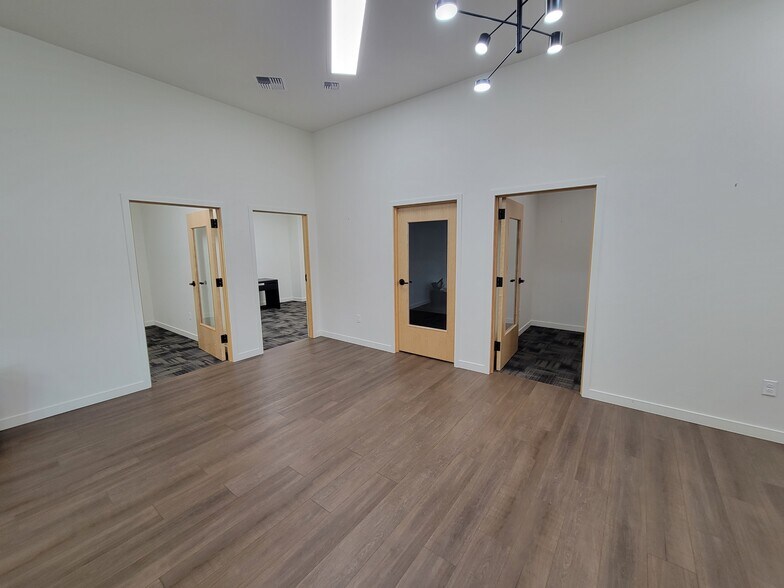 More Photos Of 711 Vandercook Way, Longview Storefront For Lease