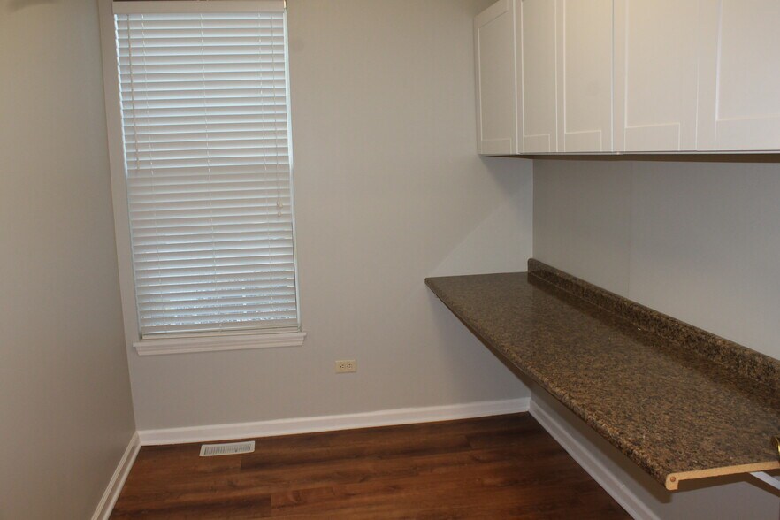 More Photos Of 410 E State St, Geneva Office For Lease