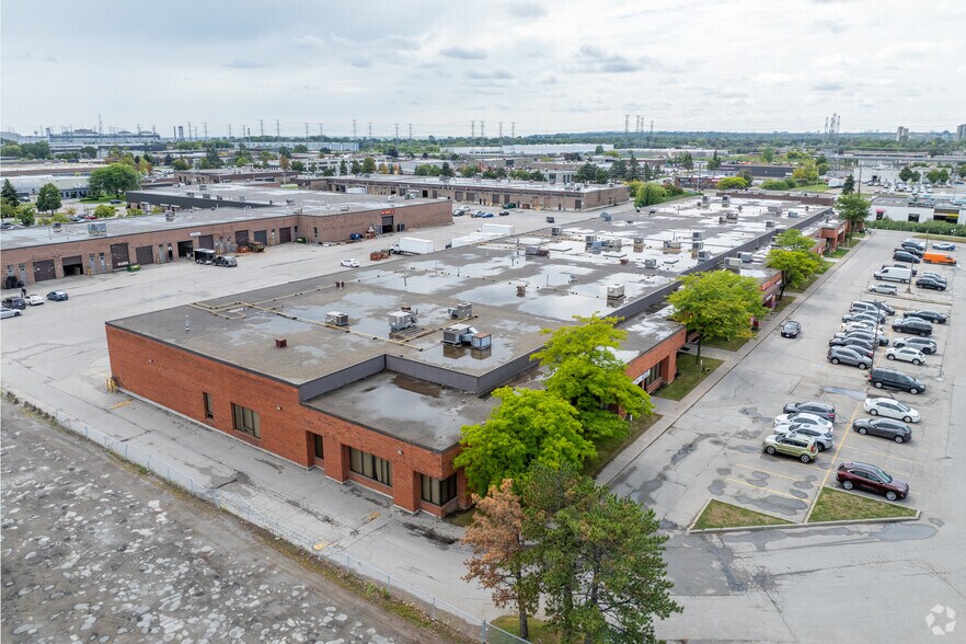 More Photos Of 1735 Bayly St, Pickering Light Distribution For Lease