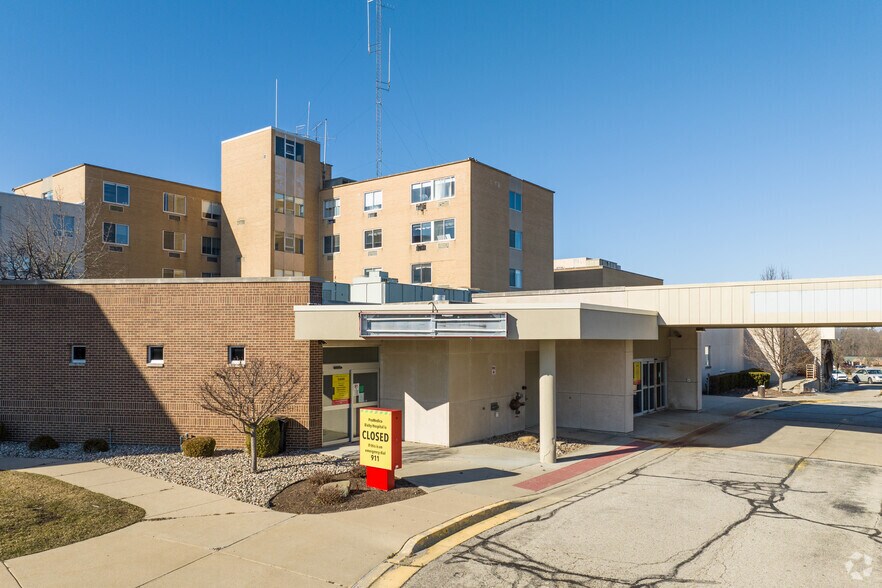 More Photos Of 818 Riverside Ave, Adrian Hospital For Sale