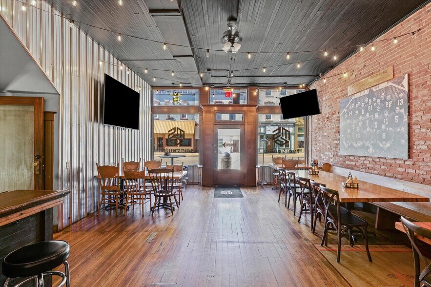 More Photos Of 125 S Market St, Paxton Specialty For Sale