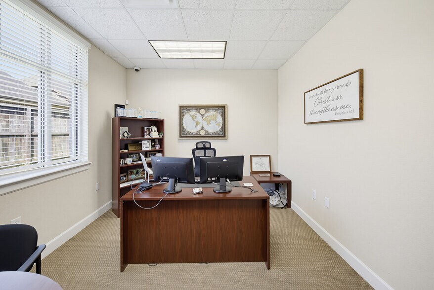 More Photos Of 1526 Katy Gap Rd, Katy Office For Sale