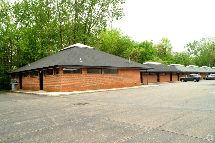 More Photos Of 25400-25430 Goddard Rd, Taylor Medical For Sale