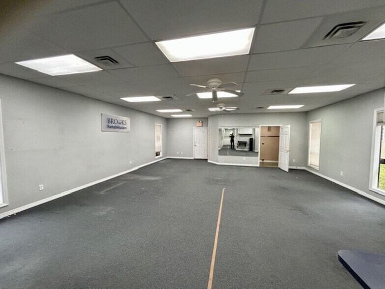 More Photos Of 45390 Green Ave, Callahan Office For Sale