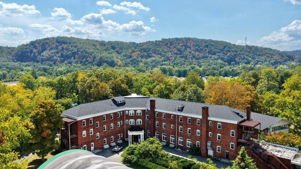 More Photos Of 158 Academy Lane Dr, Pence Springs Hotel For Sale
