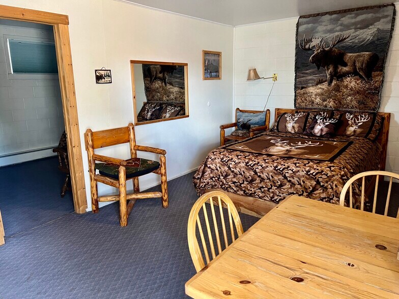 More Photos Of 501 S 6th St, Thermopolis Hotel For Sale