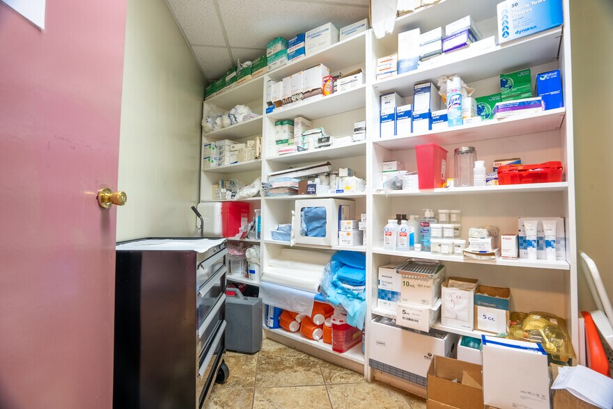 More Photos Of 4946 Florence Ave, Bell Medical For Lease