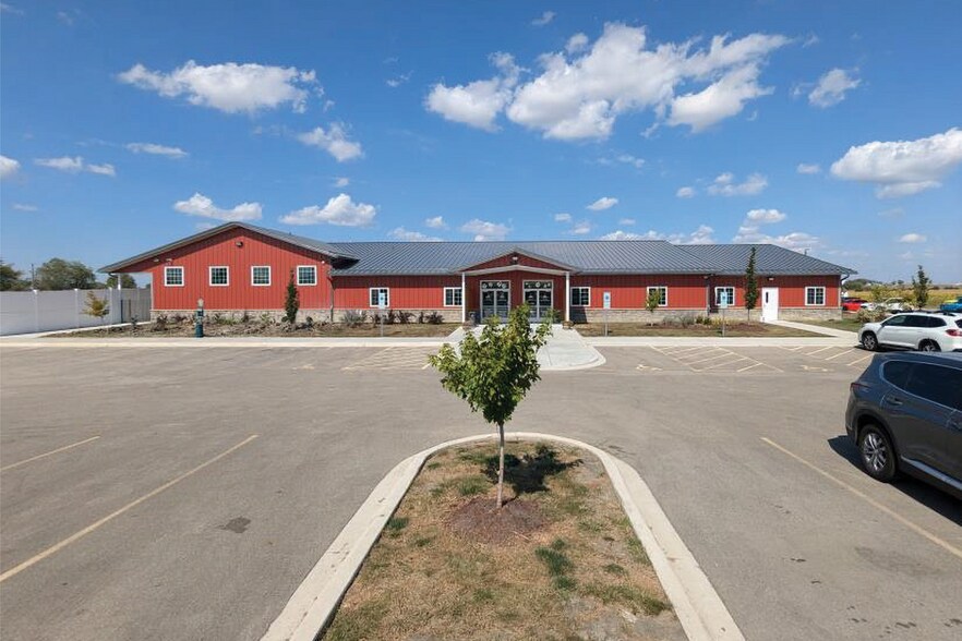 Primary Photo Of 949 Bell Rd, Minooka Veterinarian Kennel For Lease
