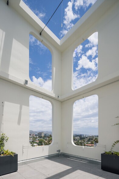 More Photos Of 9300 Wilshire Blvd, Beverly Hills Office For Sale