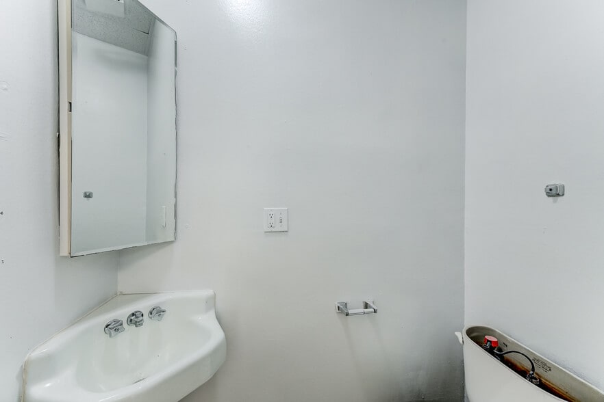 More Photos Of 14721 Pebble Bend Dr, Houston Medical For Lease