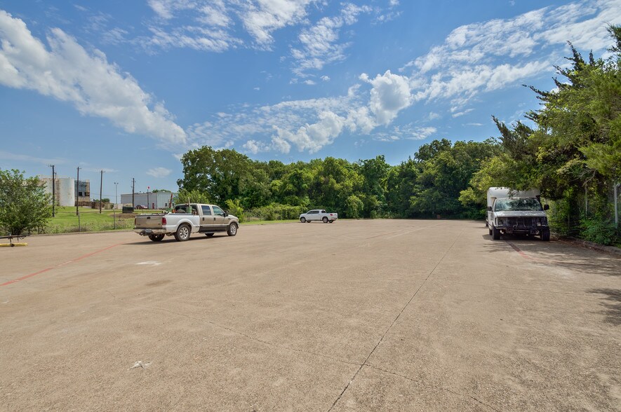 More Photos Of 4510 Duncanville Rd, Dallas Distribution For Sale