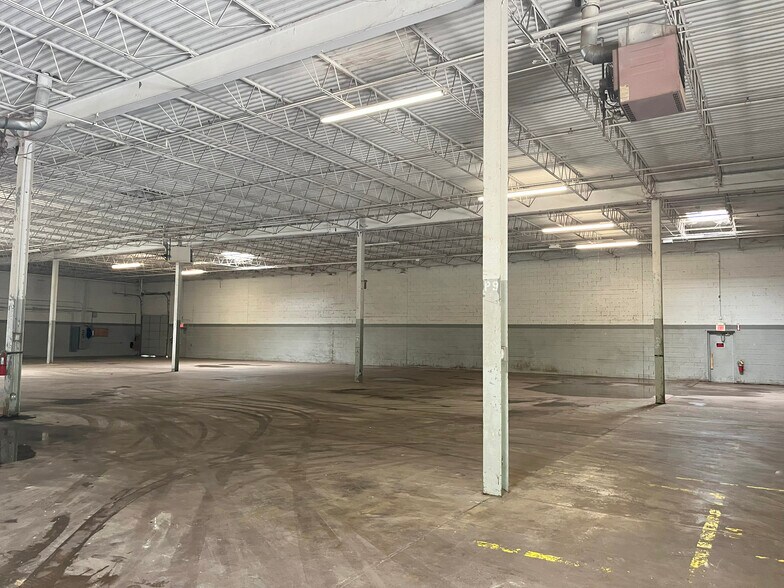 More Photos Of 3750 Stern Ave, St Charles Warehouse For Sale