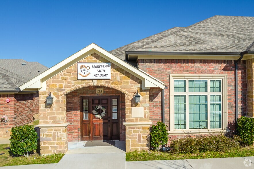 More Photos Of 425 Old Newman Rd, Frisco Unknown For Lease