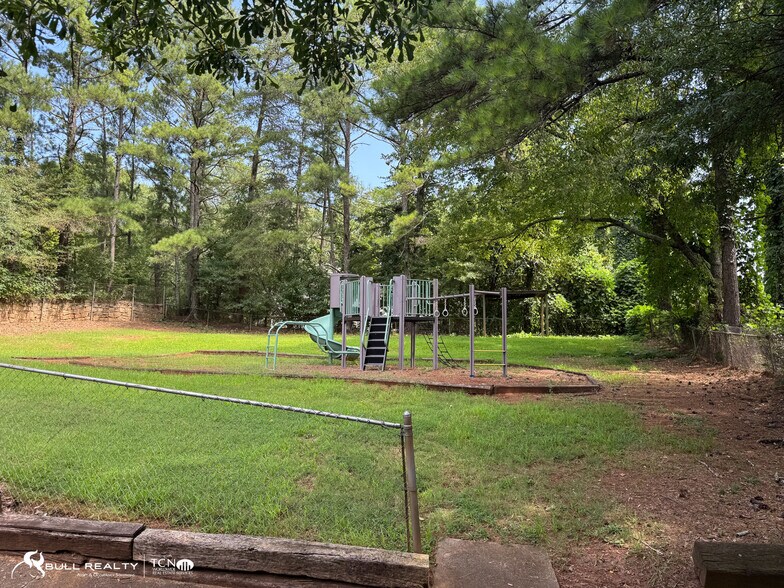 More Photos Of 1200 Gran Crique Pky, Roswell General Retail For Sale