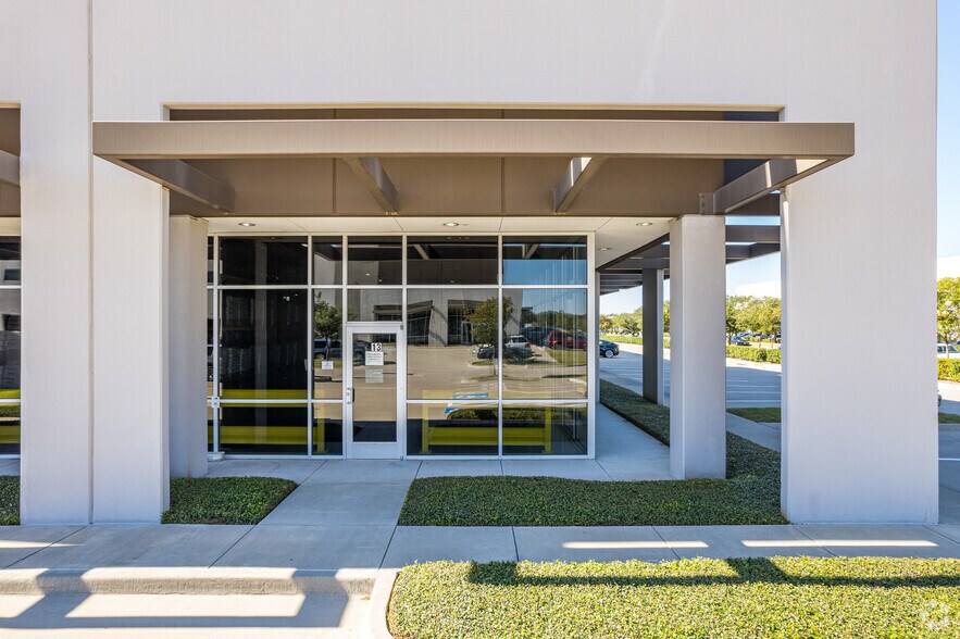 More Photos Of 3850 Regency Crest Dr, Garland Warehouse For Lease