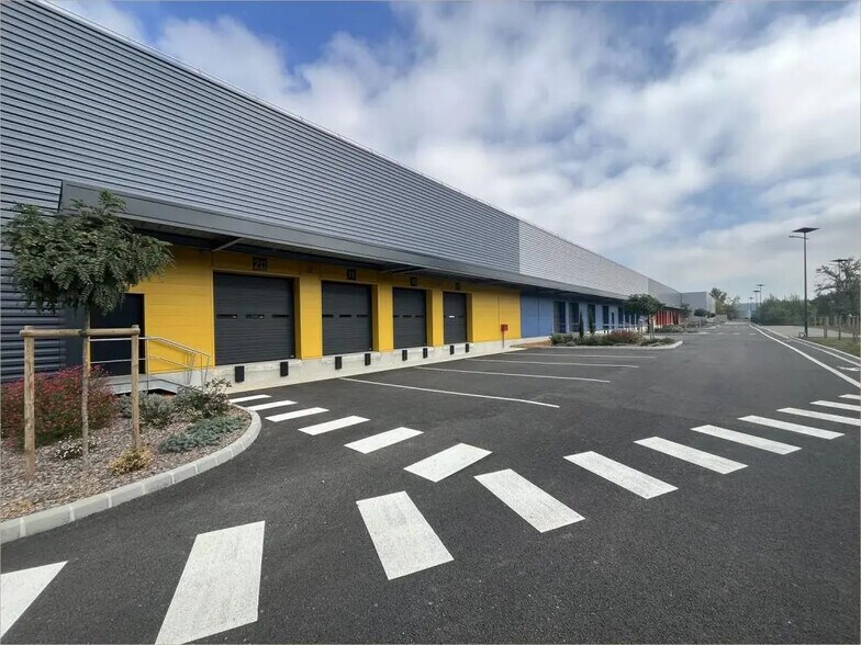More Photos Of 31 Avenue De Larrieu, Toulouse Office For Lease
