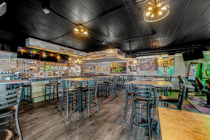 More Photos Of 6906 W 111th St, Worth Bar For Sale