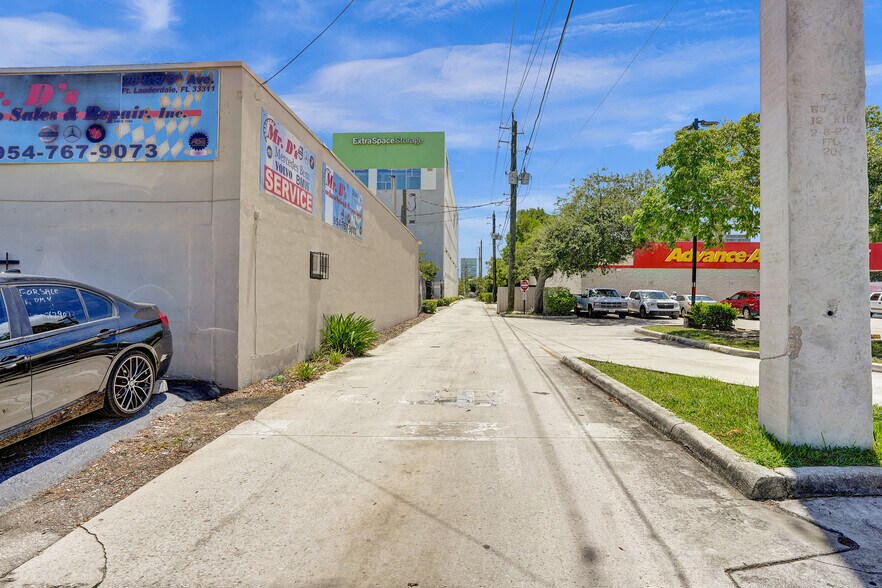 More Photos Of 828 NW 1st St, Fort Lauderdale Service For Sale