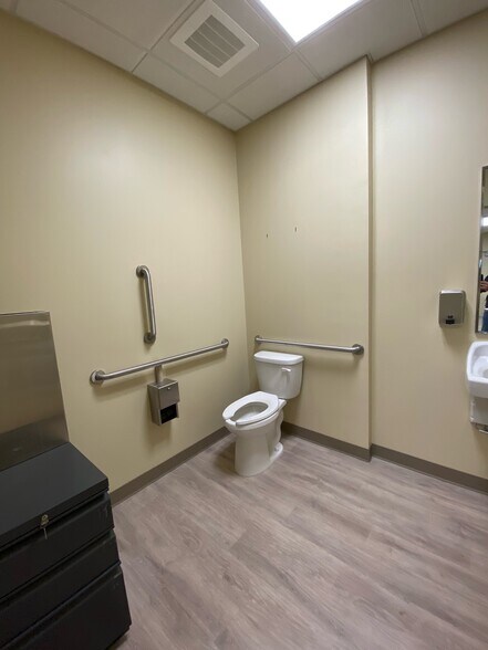 More Photos Of 11623 Philadelphia Rd, White Marsh Medical For Lease