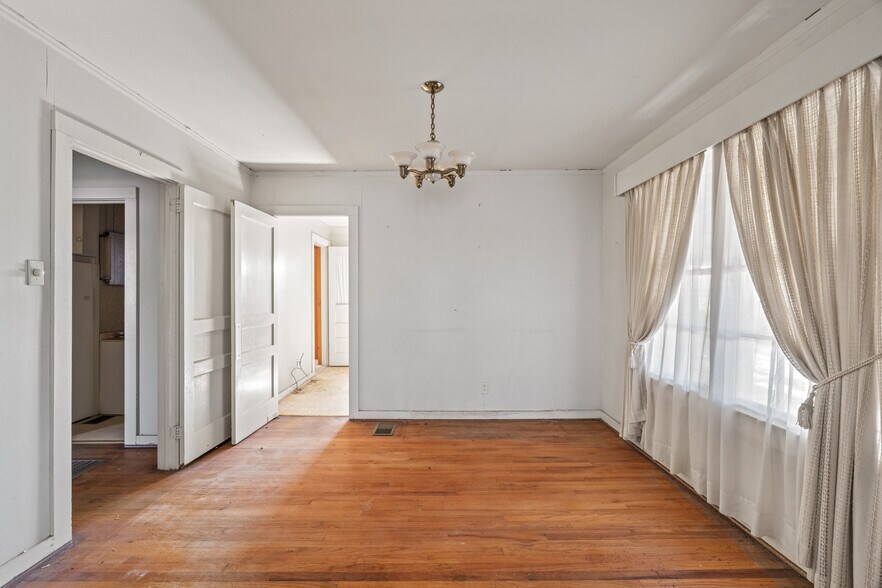 More Photos Of 902 Court St, Waynesboro Flex For Sale