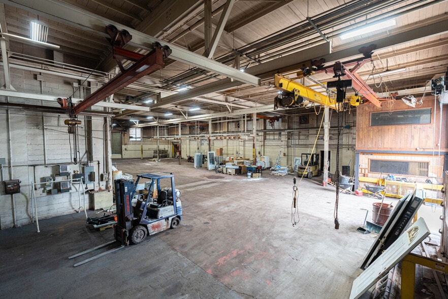 More Photos Of 407 Hadley St, Holly Manufacturing For Sale
