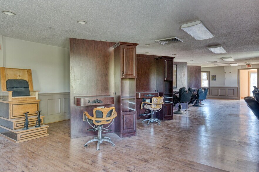 More Photos Of 2404 Main St, Hartford Storefront Retail Office For Sale