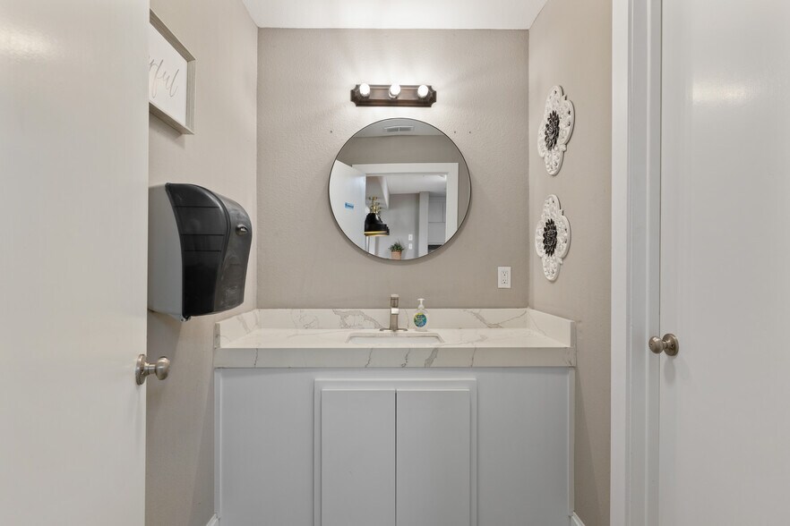 More Photos Of 715 N Medford Rd, Brownsville Lodge Meeting Hall For Lease