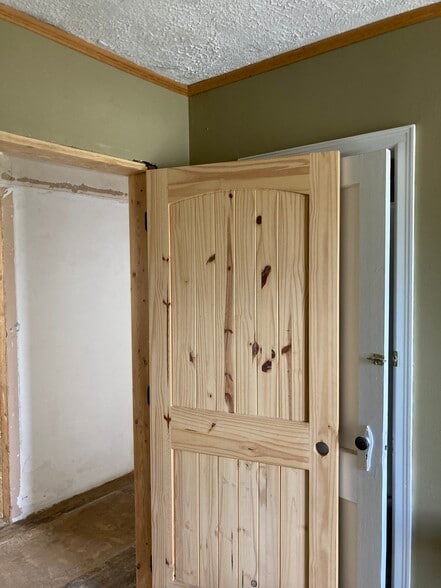 More Photos Of 202 S Hoy St, Buffalo Hotel For Sale