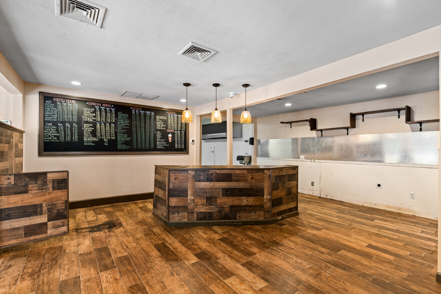 More Photos Of , Bloomingdale General Retail For Sale