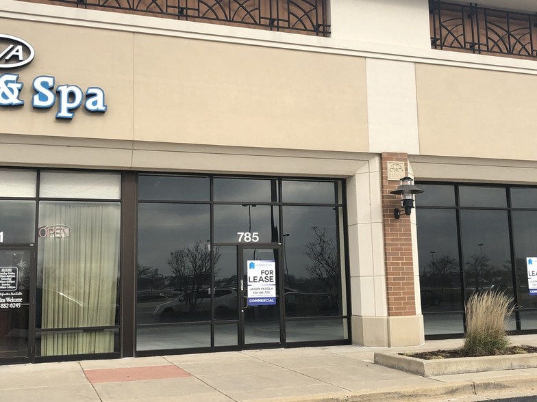 More Photos Of 731-871 Erica Ln, Yorkville Freestanding For Lease