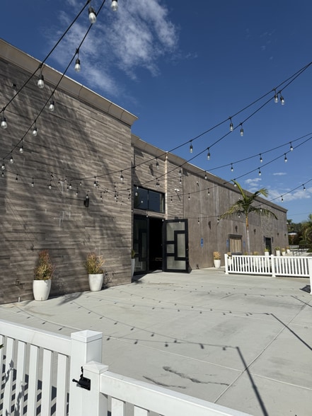 Primary Photo Of 651 W Whittier Blvd, La Habra Restaurant For Lease