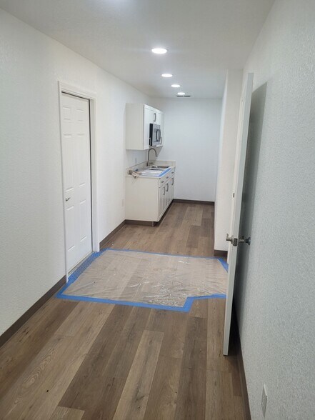 More Photos Of 406 Oak St, Wichita Falls Warehouse For Lease