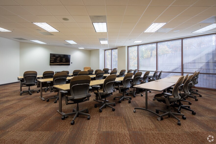 More Photos Of 3575 Piedmont Rd NE, Atlanta Office For Lease