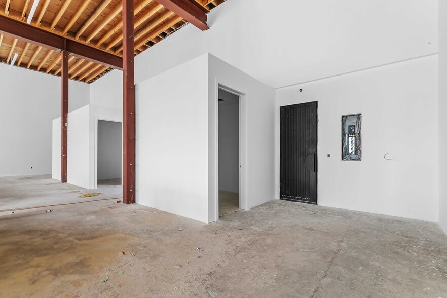 More Photos Of 5933 Vineland Ave, North Hollywood Storefront For Lease